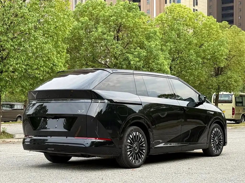 XPeng X9 — миниатюра 12