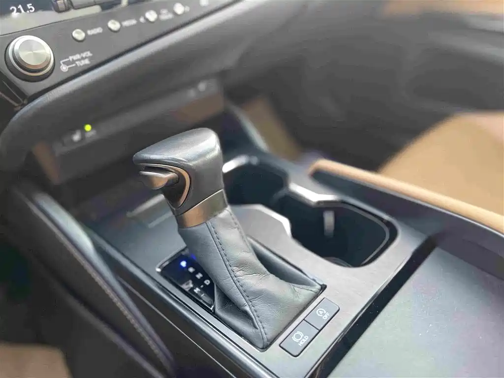 Lexus ES — миниатюра 14
