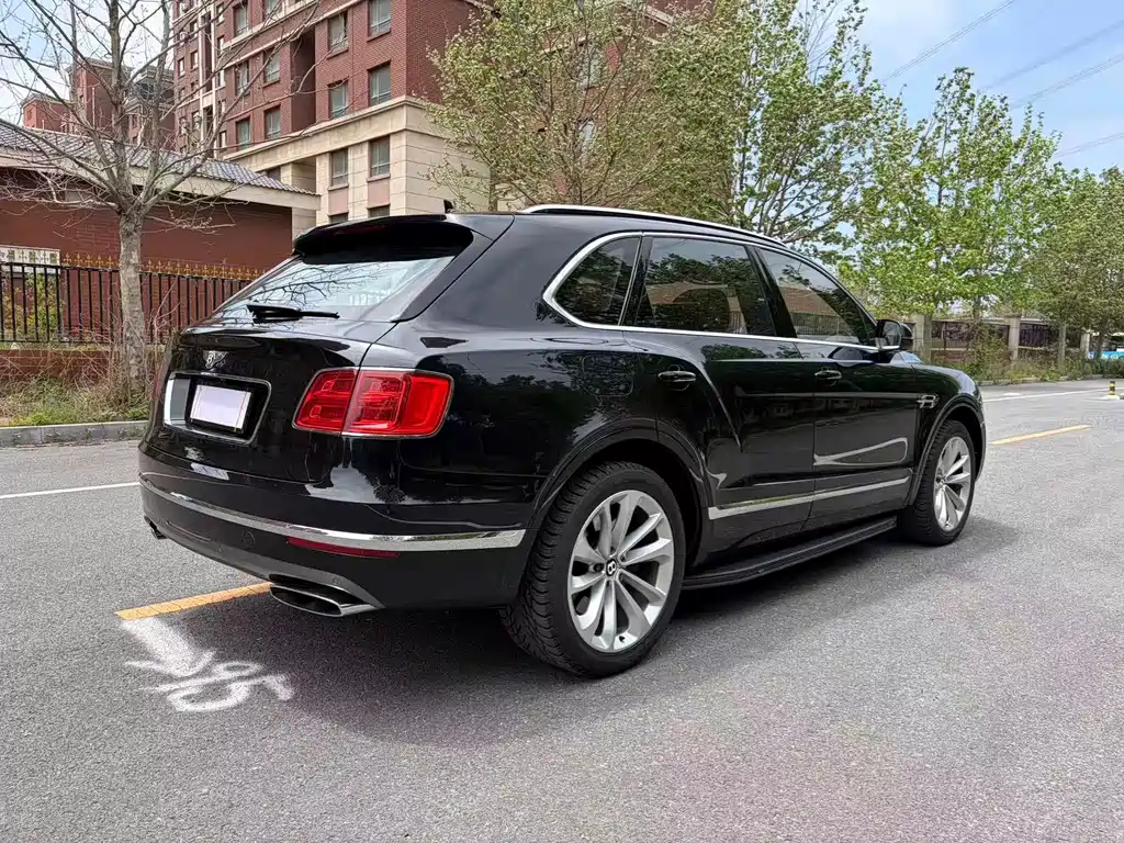 Bentley Bentayga — миниатюра 5