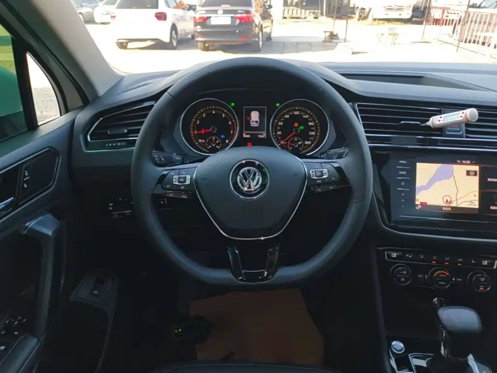 Volkswagen Tiguan L — миниатюра 11