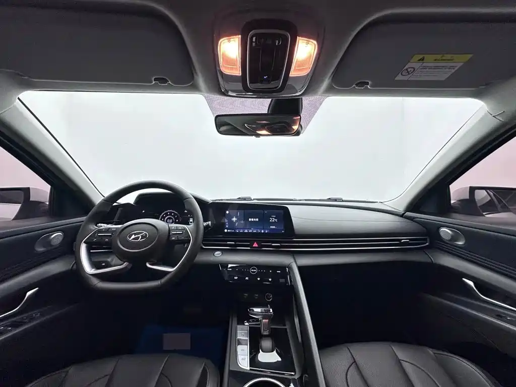 Hyundai Elantra — миниатюра 11