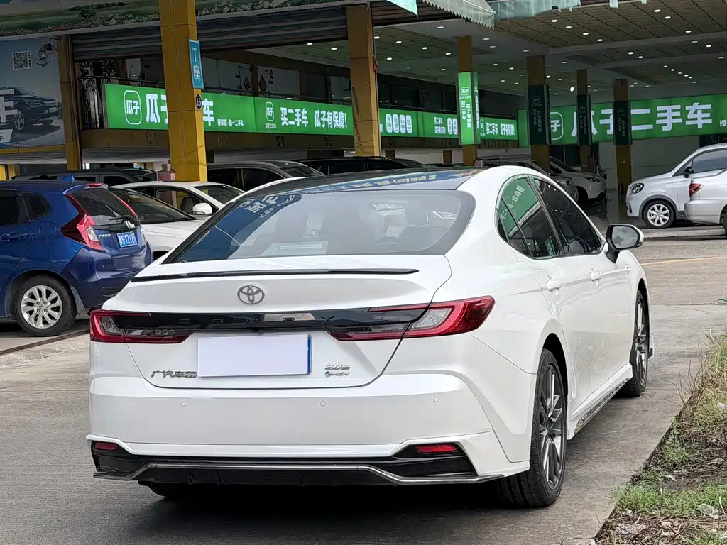 Toyota Camry — миниатюра 12