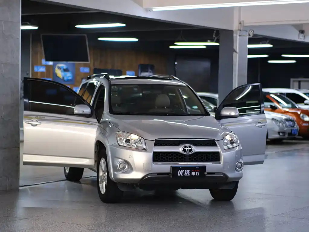 Toyota RAV4 — миниатюра 17