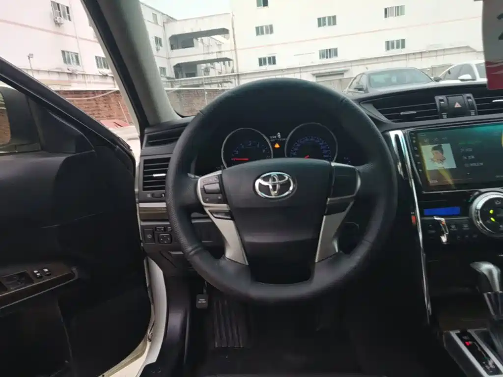 Toyota Reiz — миниатюра 11