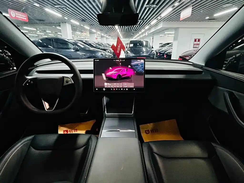 Tesla Model Y — миниатюра 7