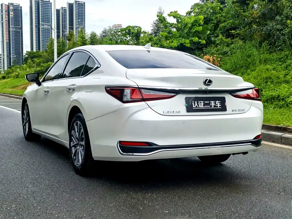 Lexus ES — миниатюра 5