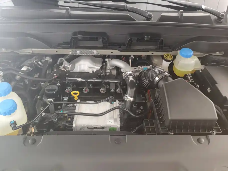 Dongfeng eπ008 2025 210Ultra 6 мест