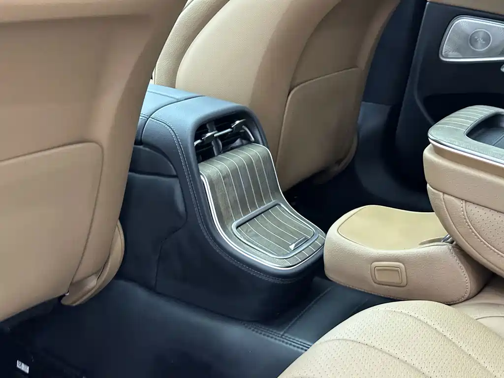 Mercedes-Benz E-Class — миниатюра 18
