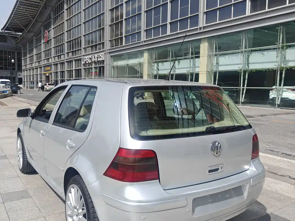Volkswagen Golf 06 1.6 AT Fashion