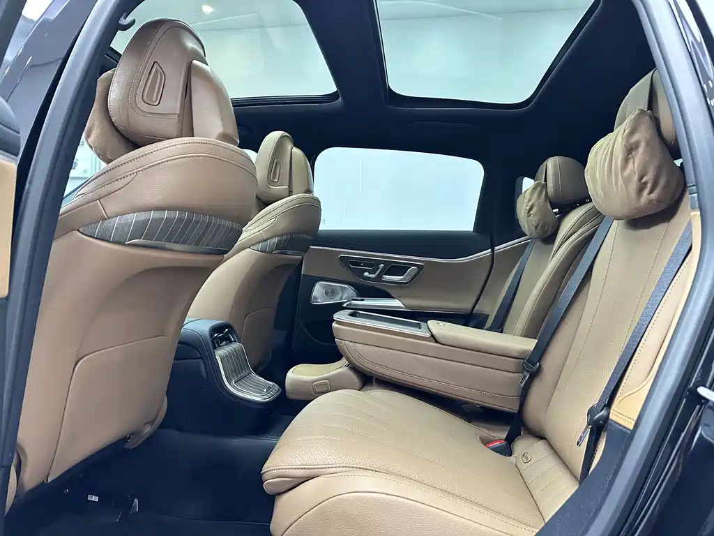 Mercedes-Benz E-Class — миниатюра 11