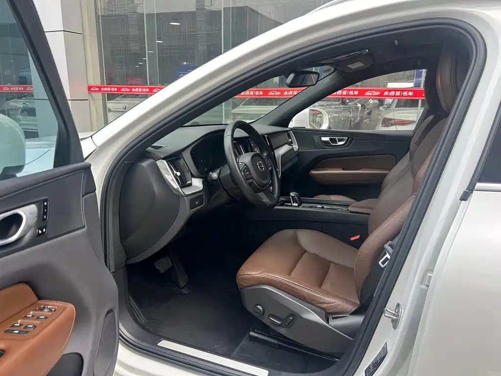 Volvo XC60 — миниатюра 6