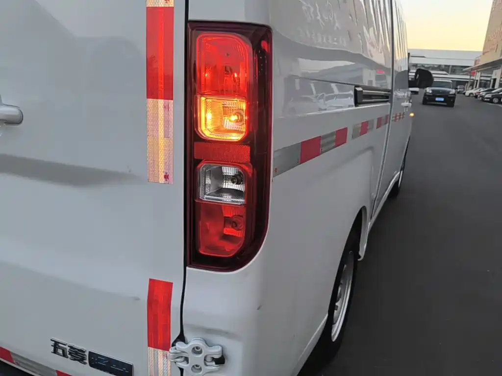 Wuling Yangguang — миниатюра 8