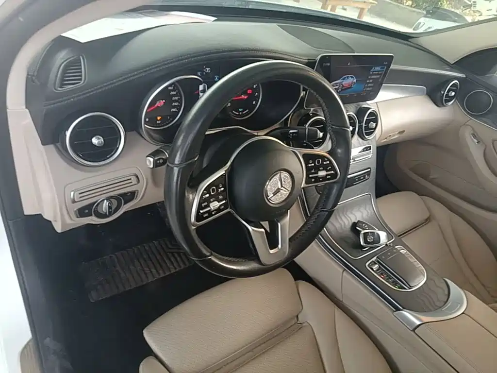 Mercedes-Benz C-Class — миниатюра 11