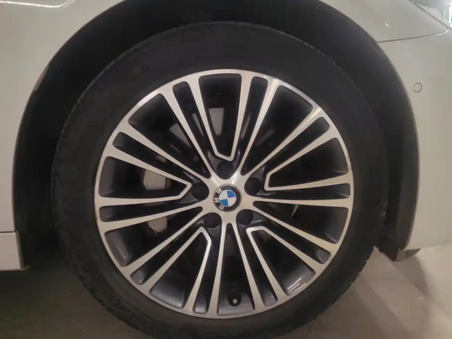 BMW 5 Series — миниатюра 6