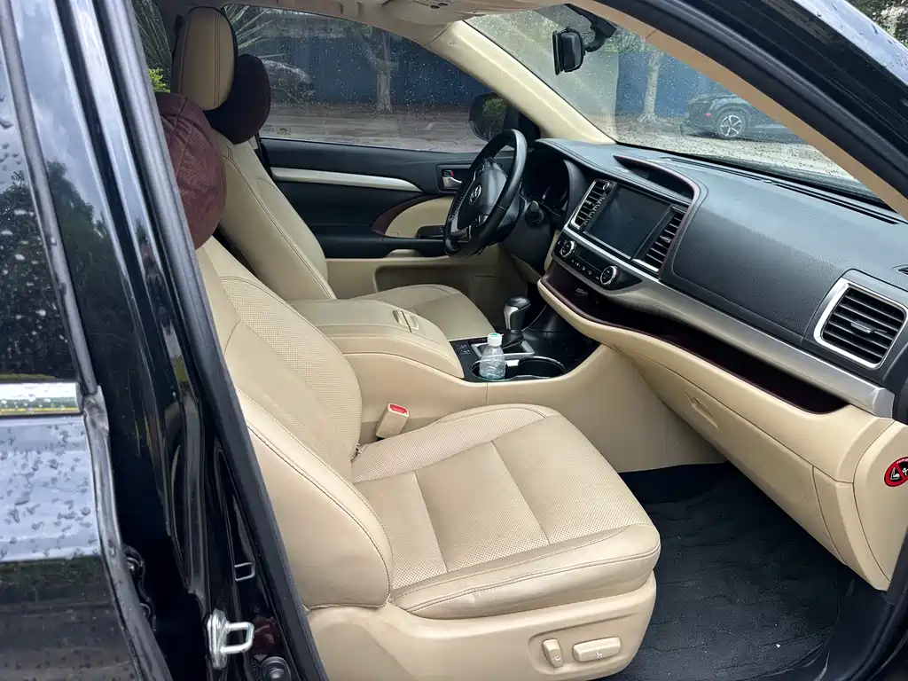 Toyota Highlander 2017 2.0T Luxury 7 мест