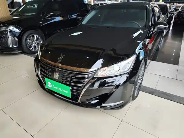TOYOTA CROWN 2018