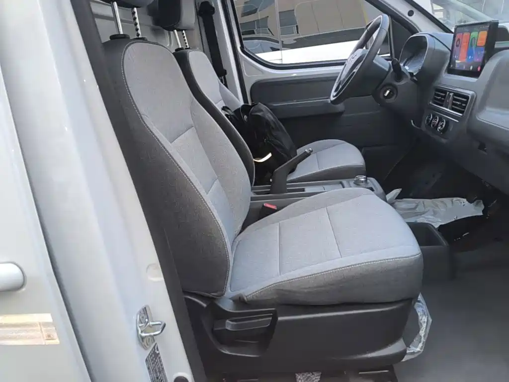 Wuling Yangguang — миниатюра 25