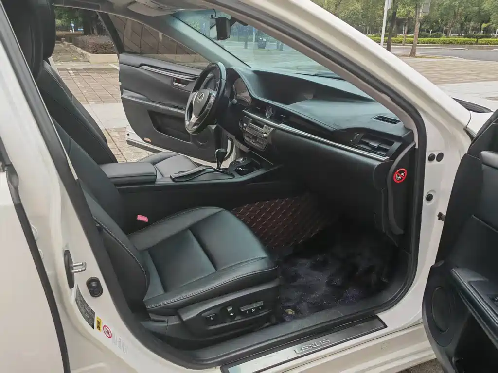 Lexus ES — миниатюра 10