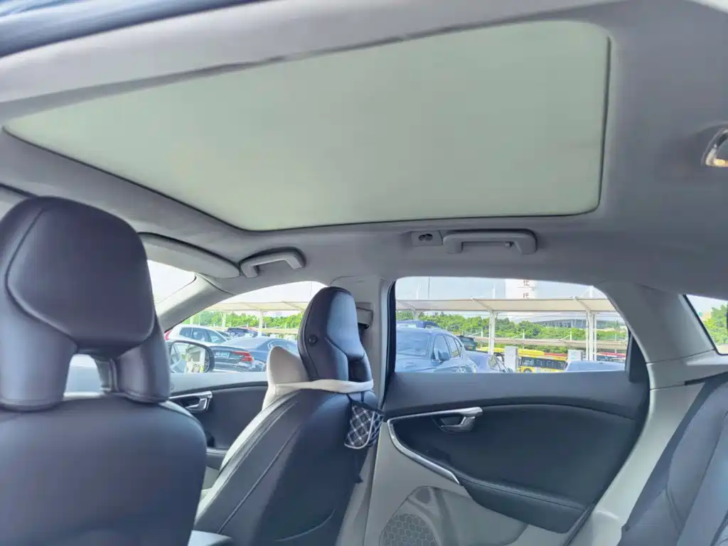 Volvo V40 — миниатюра 11