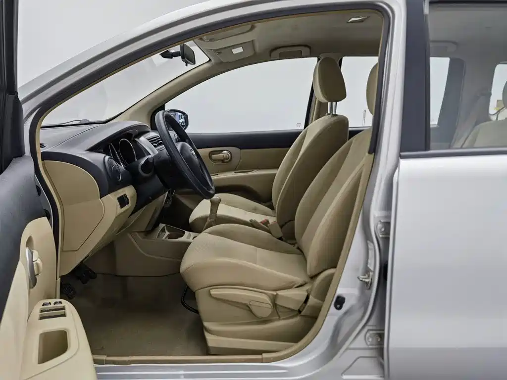 Nissan Livina — миниатюра 10