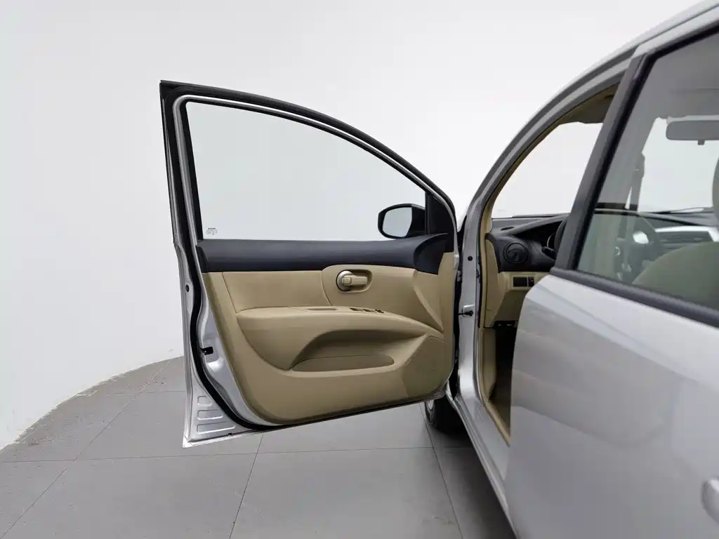 Nissan Livina — миниатюра 8