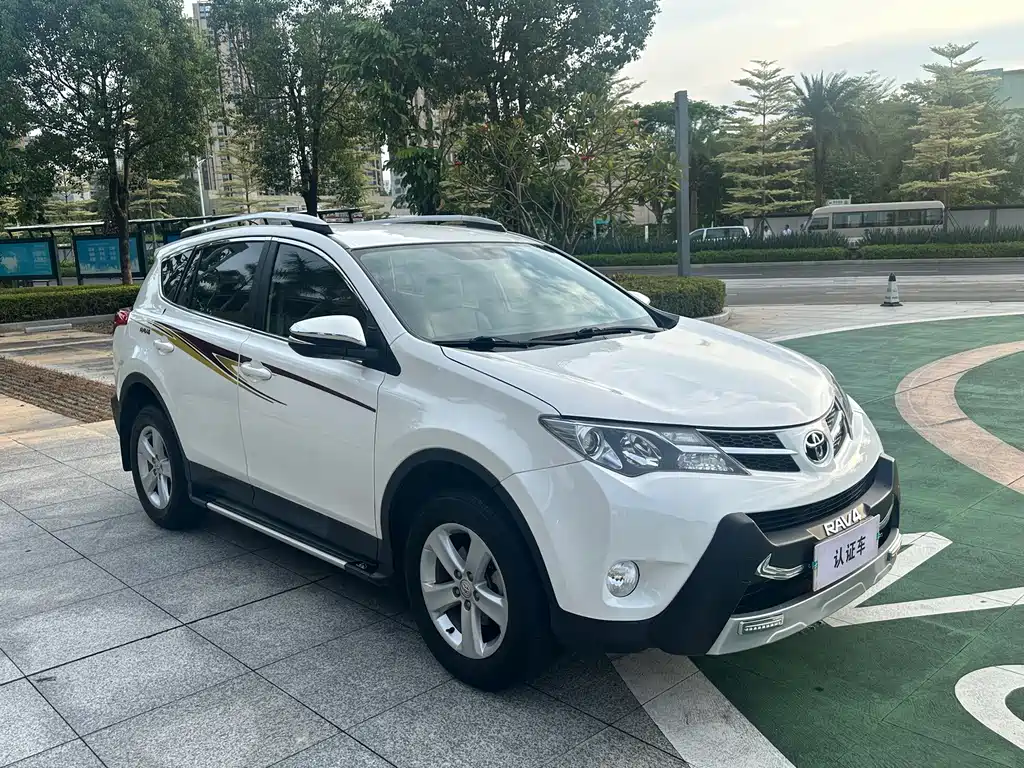 Toyota RAV4 — миниатюра 3