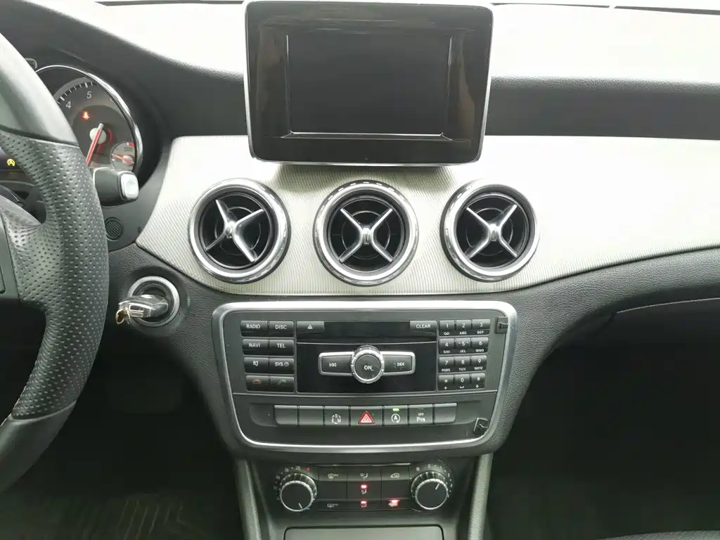 Mercedes-Benz GLA — миниатюра 12