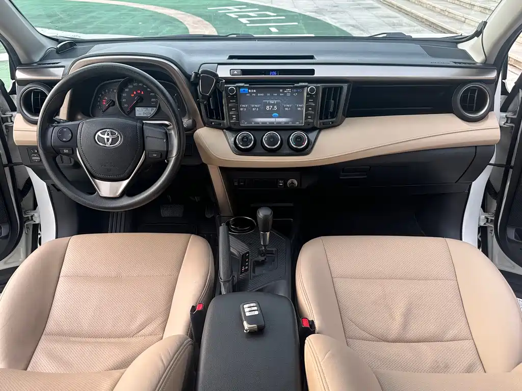 Toyota RAV4 — миниатюра 7