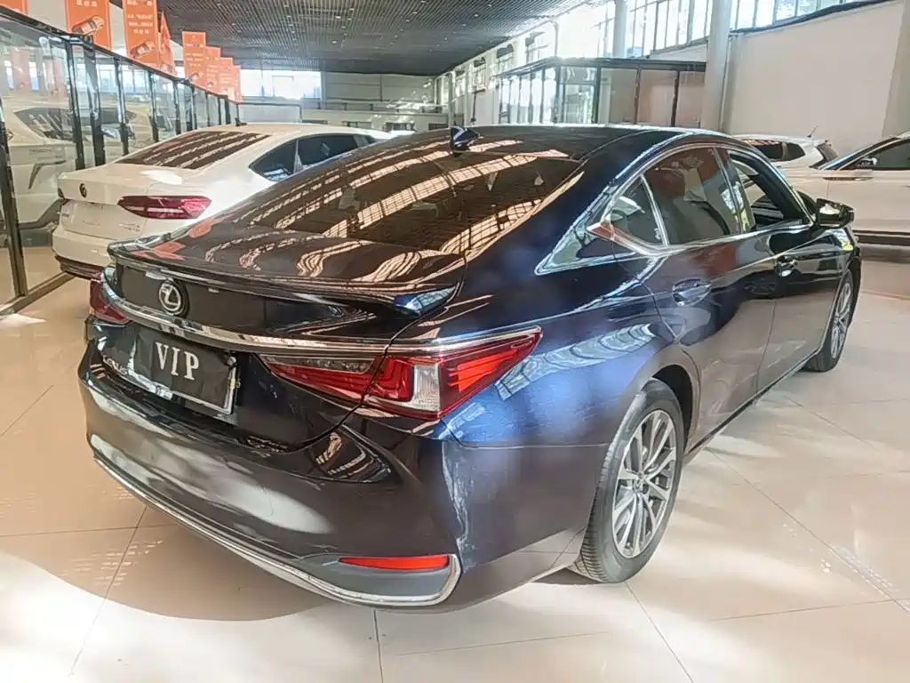 Lexus ES — миниатюра 7