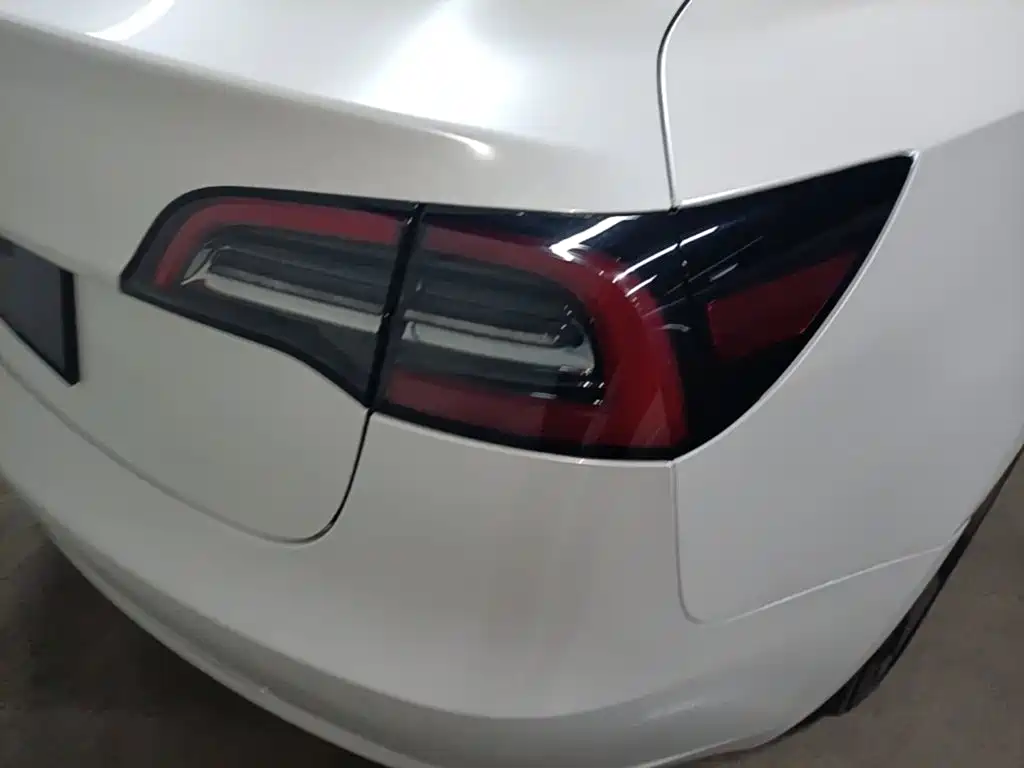 Tesla Model 3 — миниатюра 8