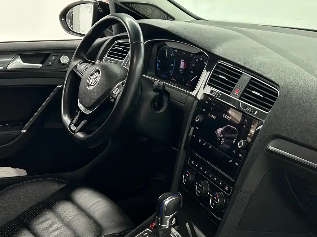 VOLKSWAGEN GOLF NEW ENERGY