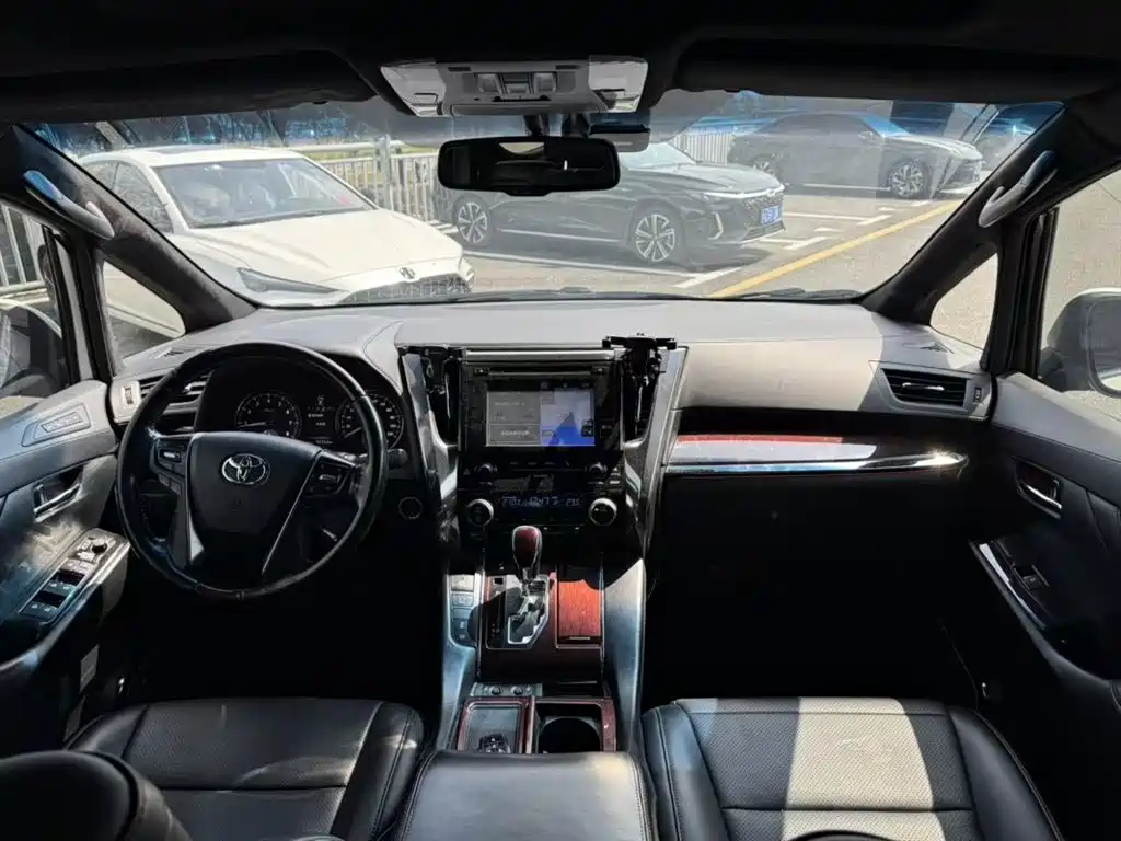 Toyota Alphard 2018 3.5L Luxury