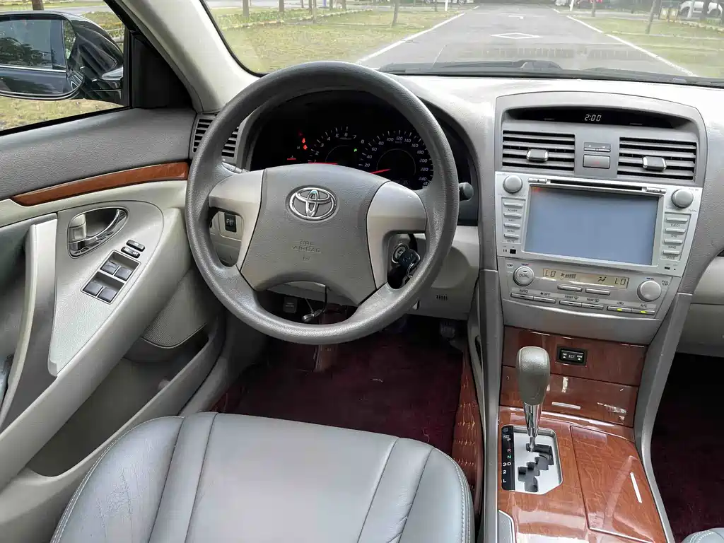 Toyota Camry — миниатюра 14