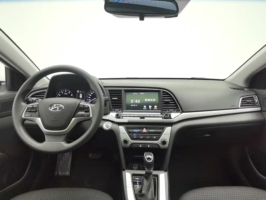 Hyundai Elantra — миниатюра 5