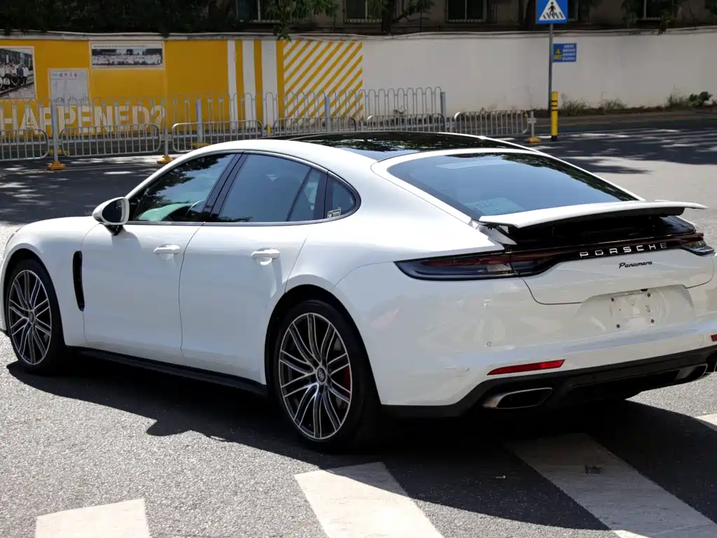 PORSCHE PANAMERA