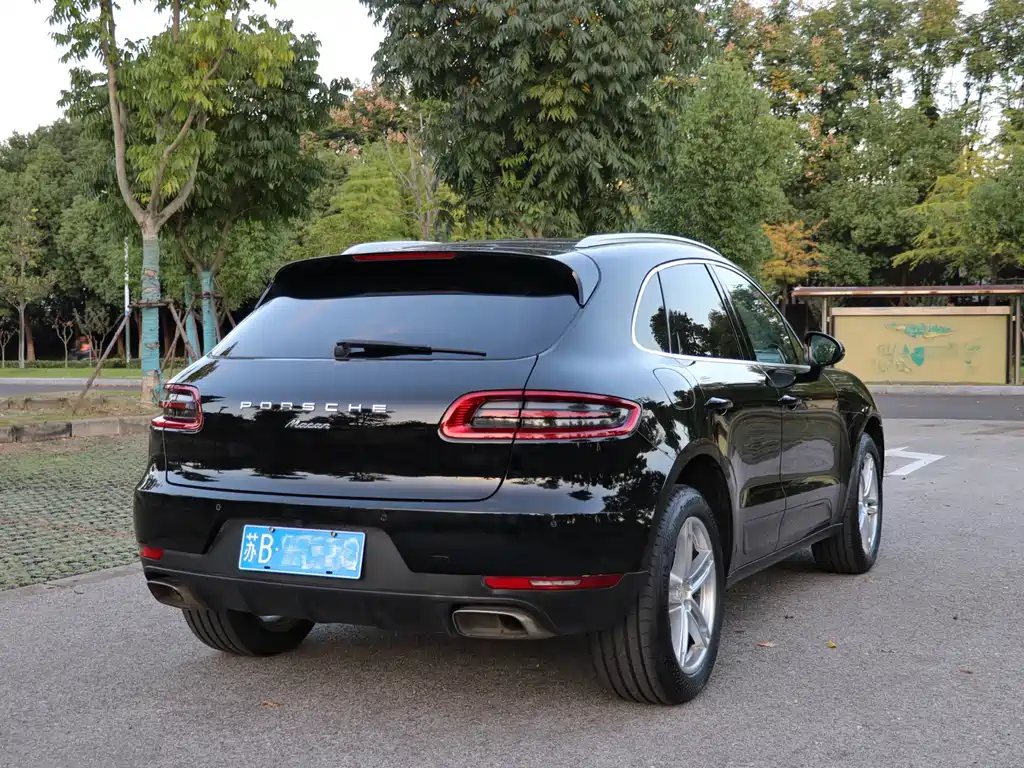 Porsche Macan — миниатюра 3