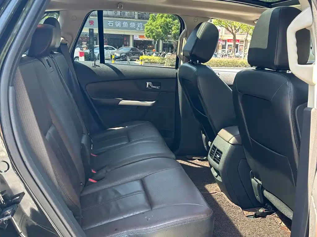 Ford Edge (Import) — миниатюра 8