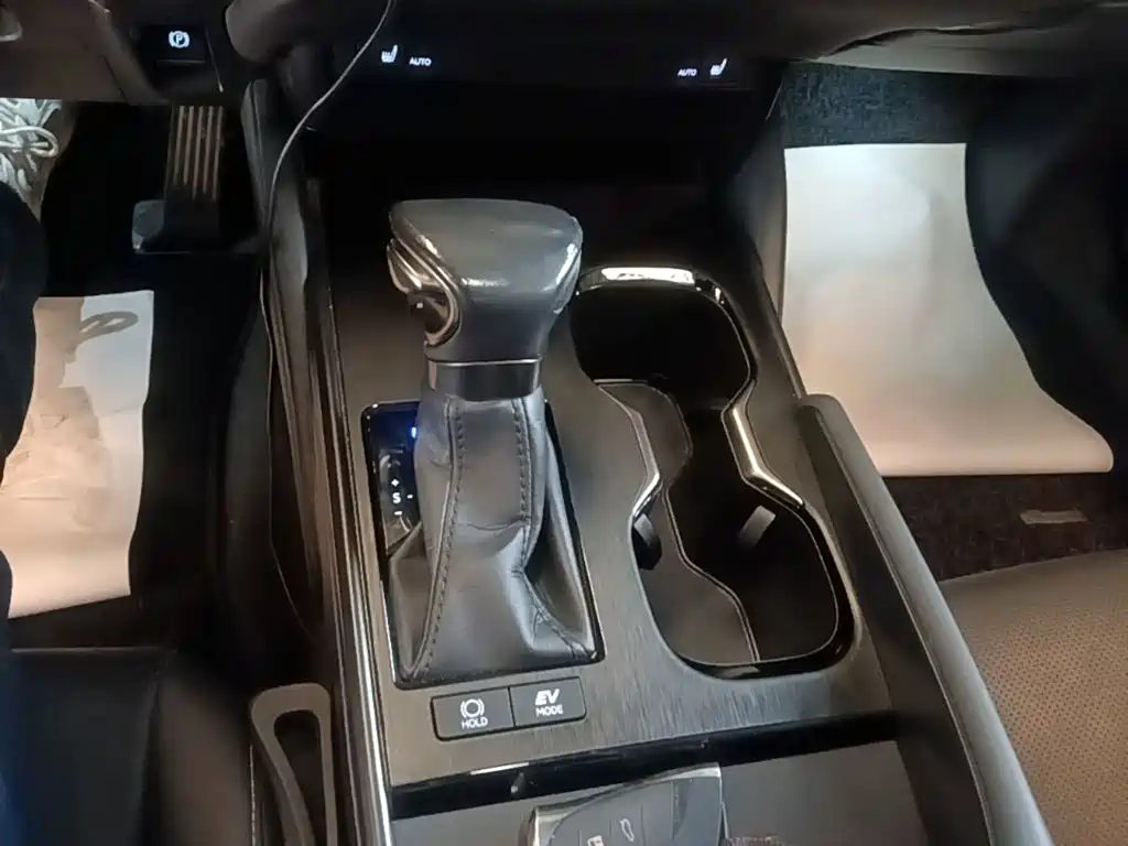 Lexus ES — миниатюра 14