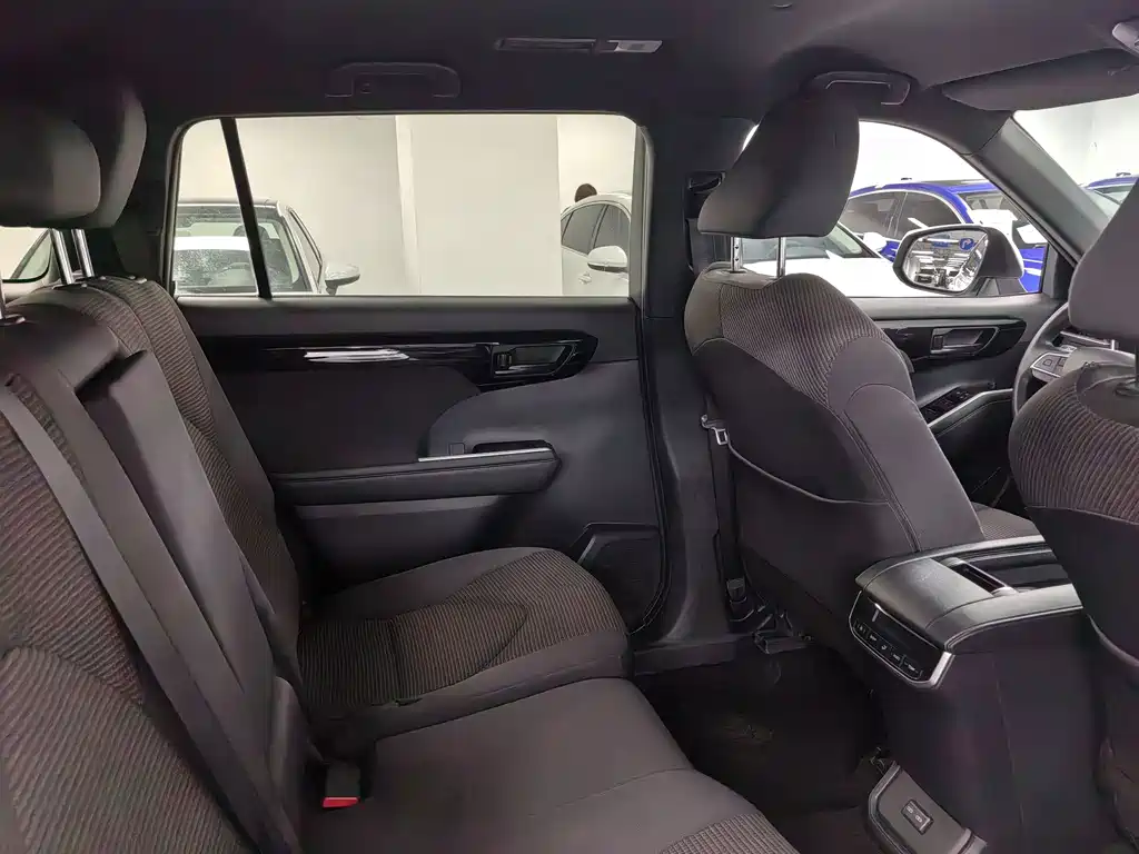 Toyota Crown Kluger — миниатюра 13