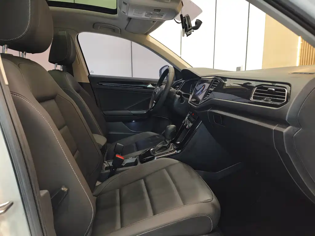 VOLKSWAGEN T ROC EXPLORING SONGS