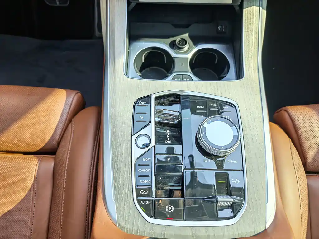 BMW X7 — миниатюра 13
