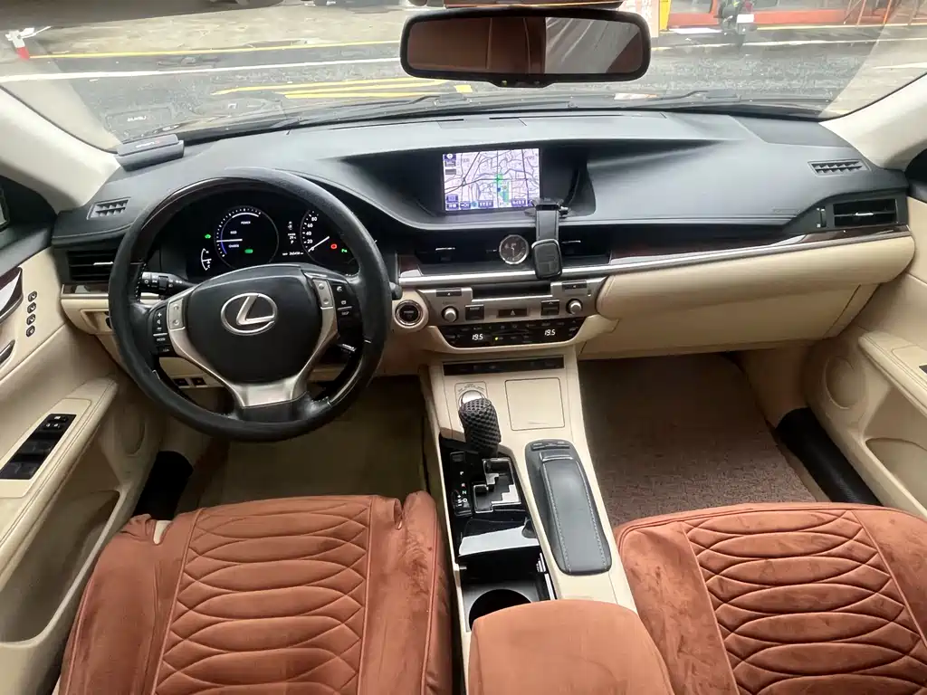 Lexus ES 2013 300h Luxury