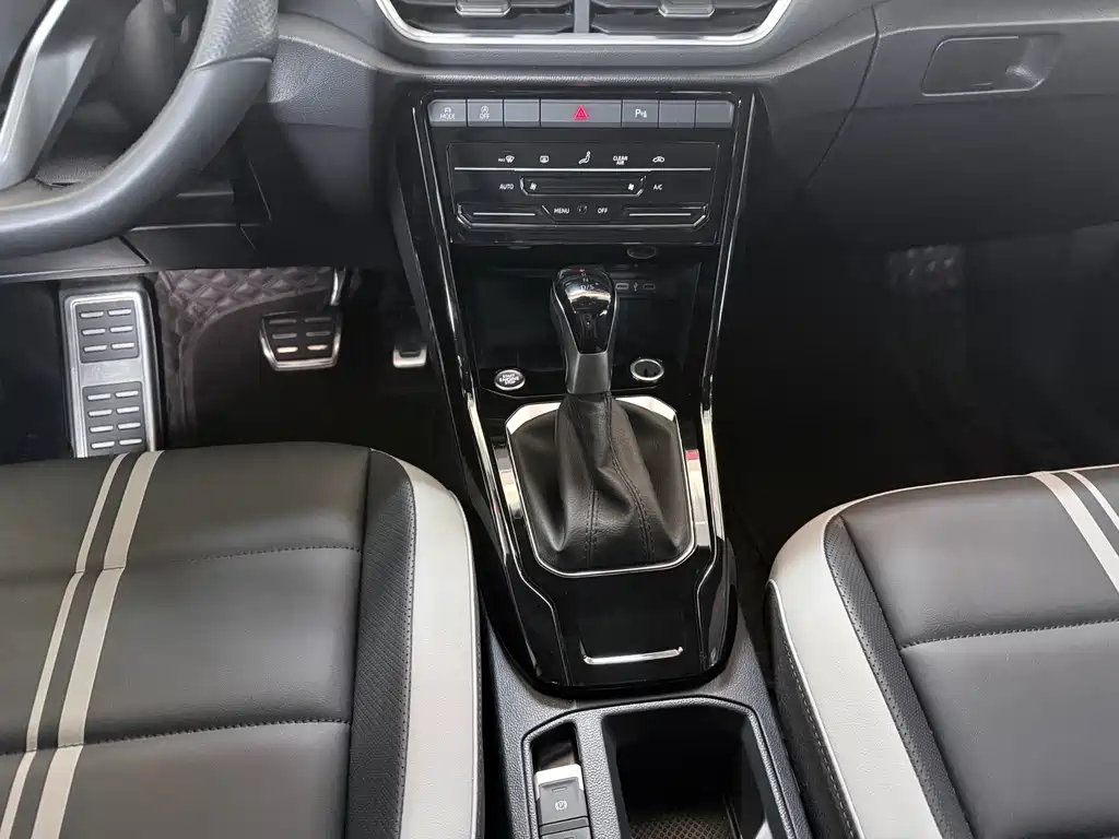 Volkswagen T-Roc - фото 16