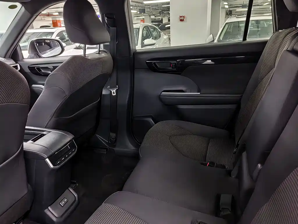 Toyota Crown Kluger — миниатюра 7