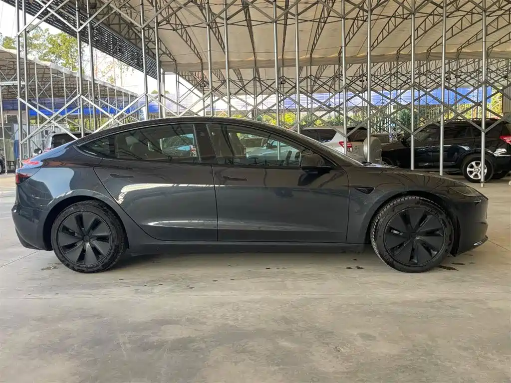 Tesla Model 3 — миниатюра 9
