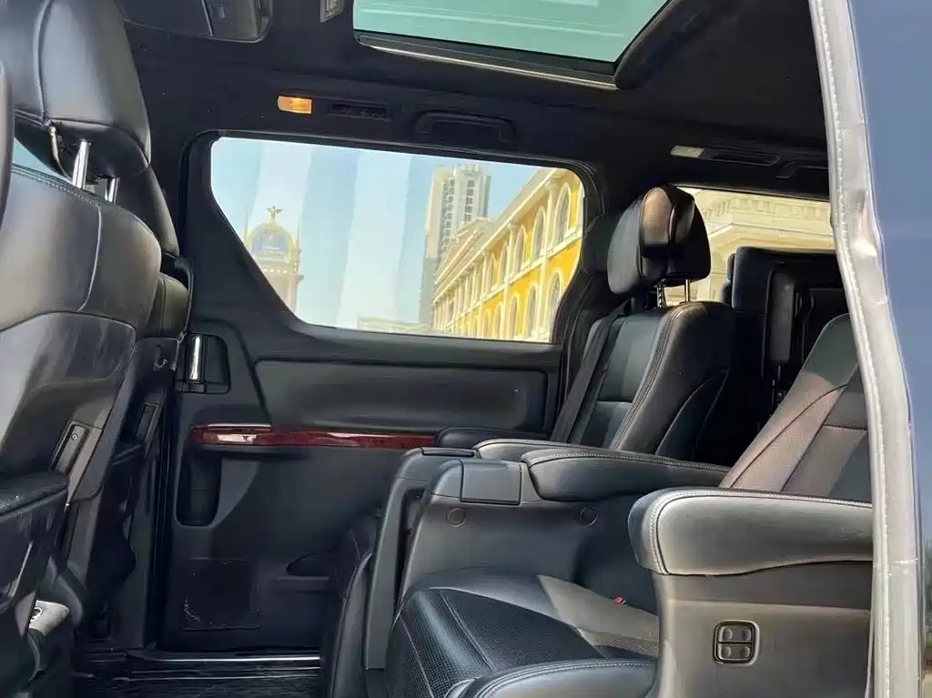 Toyota Alphard 2011 2.4L Luxury