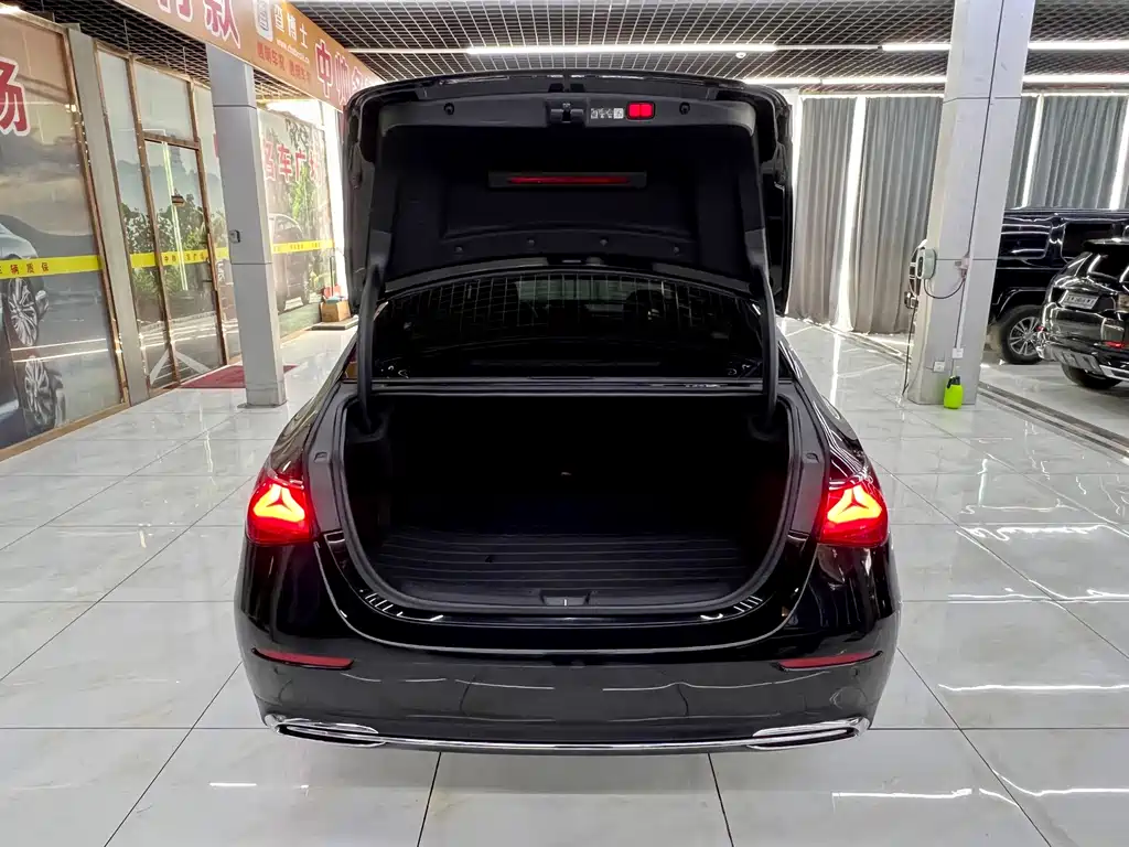 Mercedes-Benz E-Class — миниатюра 8