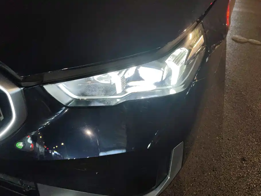 BMW 5 Series — миниатюра 5