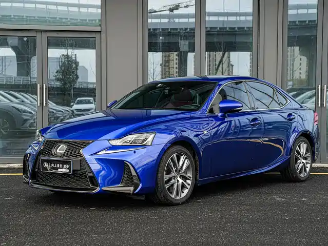 LEXUS IS