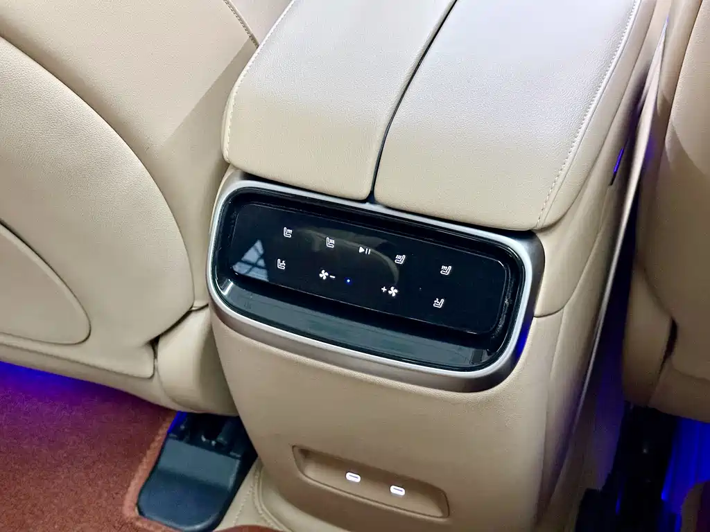 AITO AITO M7 — миниатюра 21